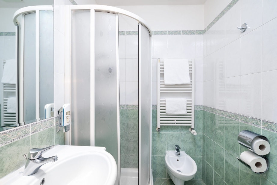 Private bathroom in the room - Hotel Rivamare