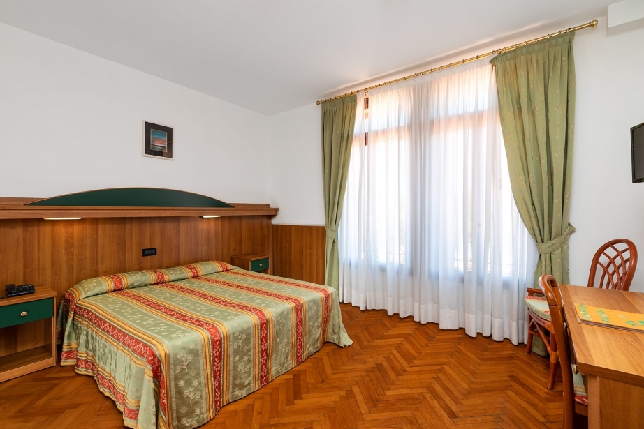 Choose the services of the rooms of Hotel Rivamare
