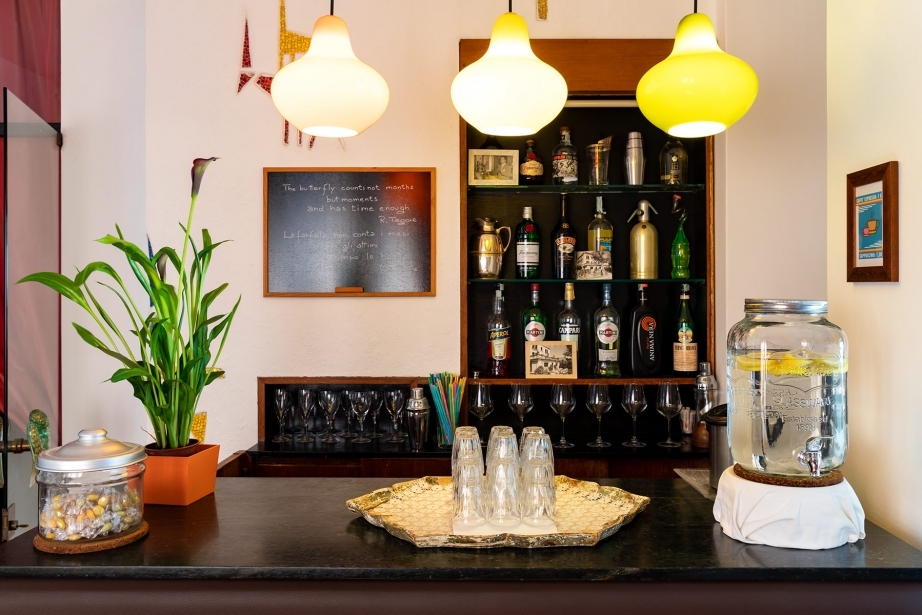 Taste and aperitif in the lovely bar of Hotel Rivamare