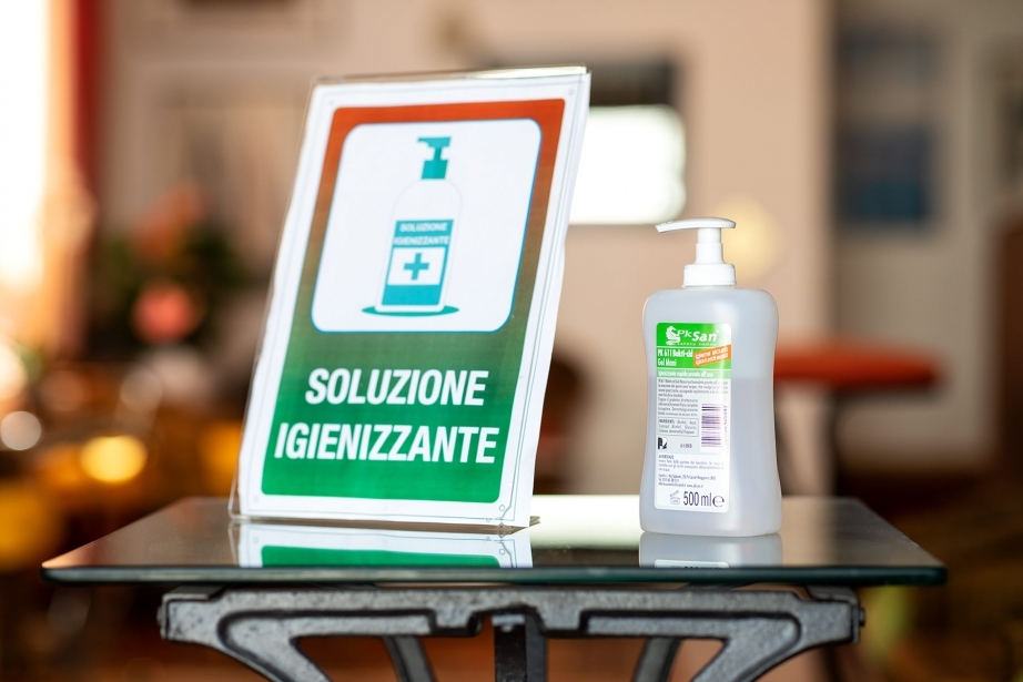 Gel disinfettante a disposizione all'interno di Hotel Rivamare